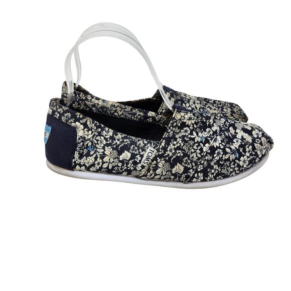 Toms Floral Print Slip On Loafer Canvas Flat Casual Shoes Blue White Size 8M - Picture 1 of 9